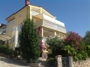Villa Manja, Pirovac